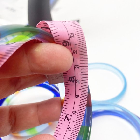 625 Six Vintage Lucite Blue Bangle Bracelet set - Picture 6 of 9